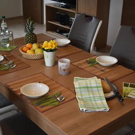 Gemuetliche In Mit Grill, Garten Und Terrasse Бад-Брамбах